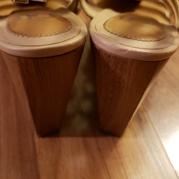 Gianni Bini Size 8 Camel Strappy Platform Sandals - Picture 4 of 4